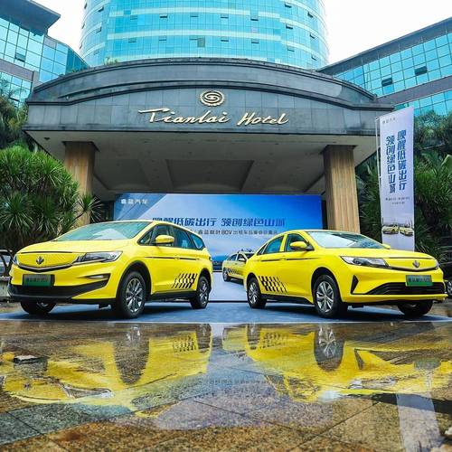 值得一提的是,832台换电出租车占本年度重庆市巡游出租车更新份额的近